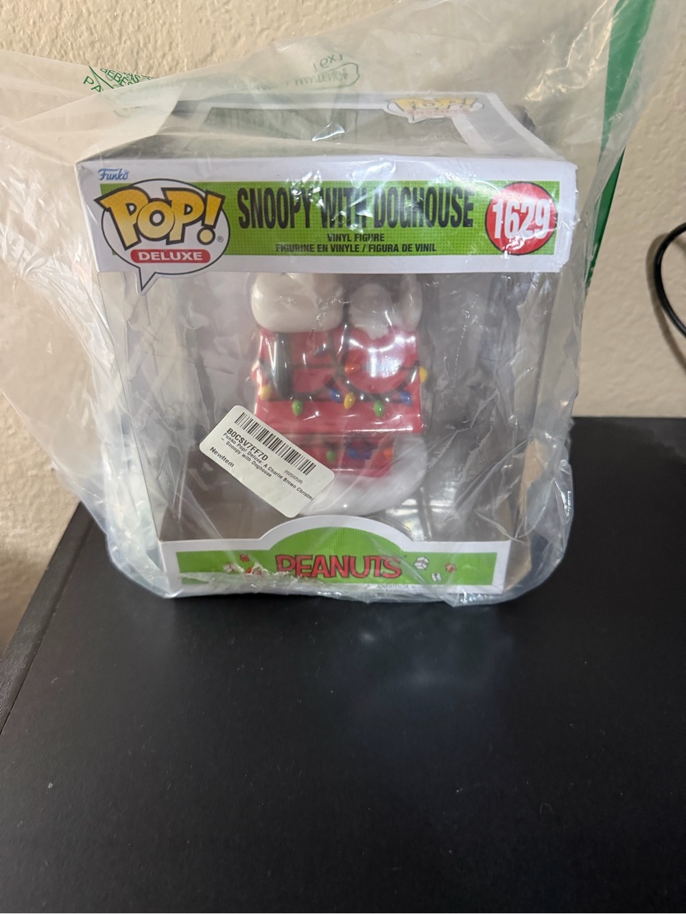 Funko Pop! Deluxe Snoopy on Red Doghouse with Multicolor Lights